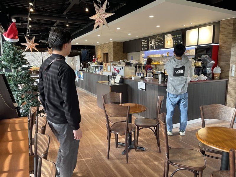 GKB Cafe様の店内での撮影の様子